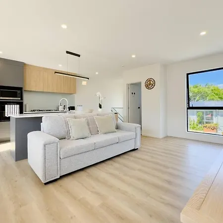 Villa Modern Design Brand New House In Forrest Hill
